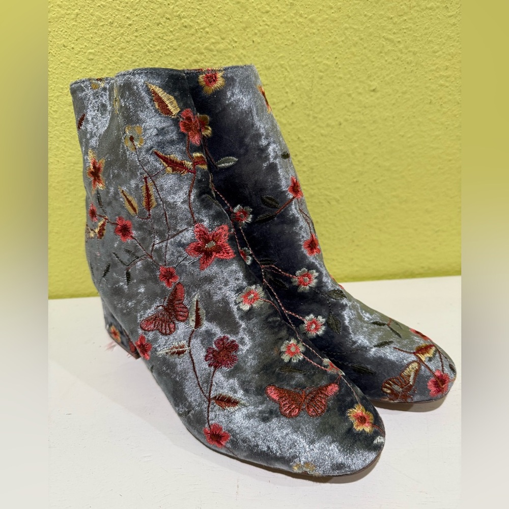 🎀 Chelsea Crew Floral Embroidered Velvet Ankle Boots